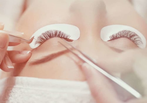 What is a lash artist?